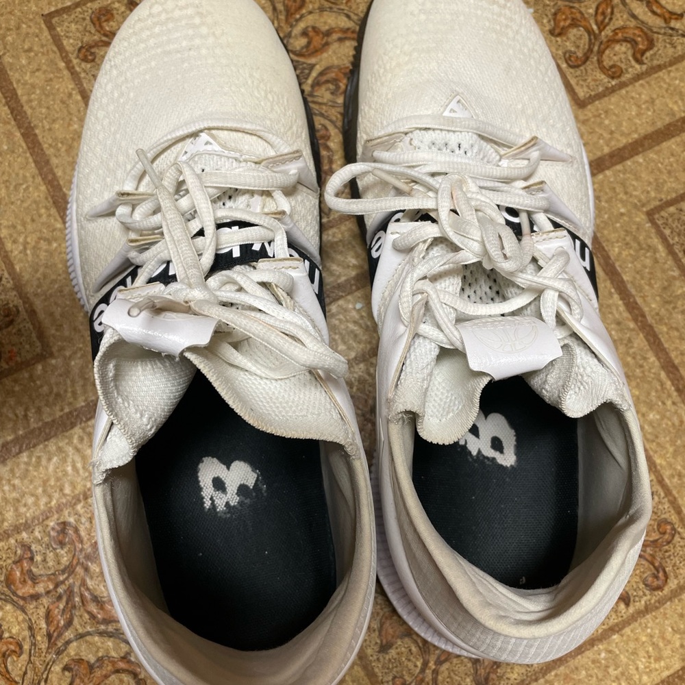 white new balance basketball shoes